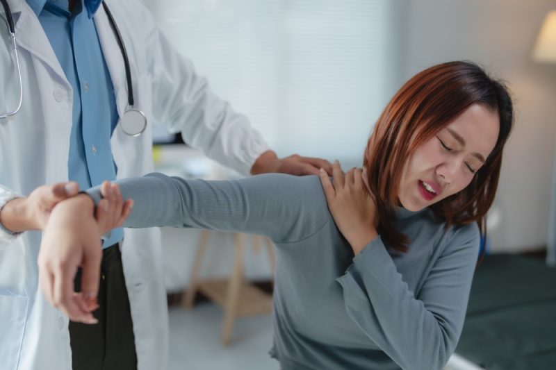 woman in pain, pain management southwest florida
